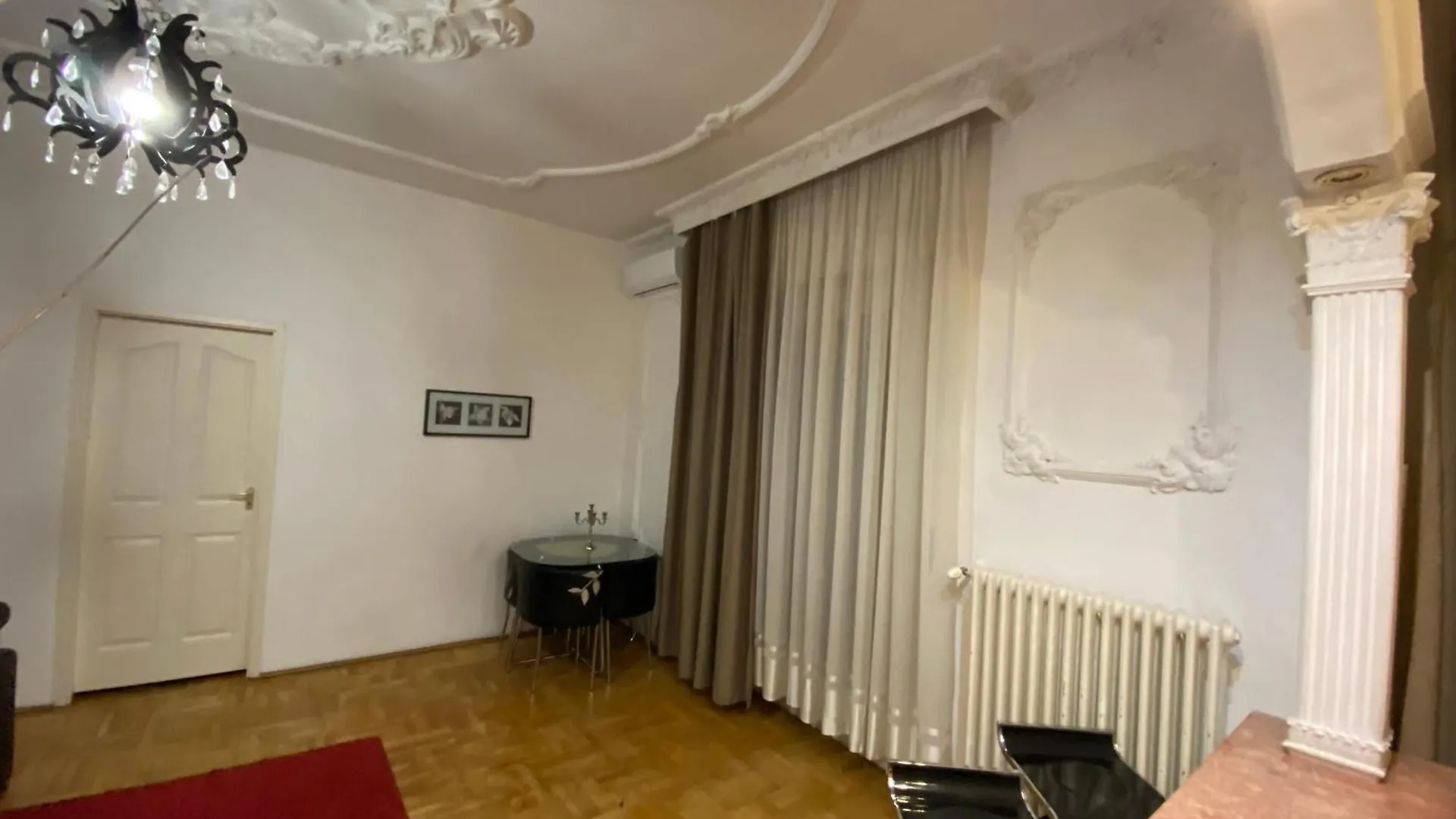 Apartment And Rooms Heart Of The City Boedapest